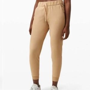 Lululemon tan On the Fly Joggers - Size 2